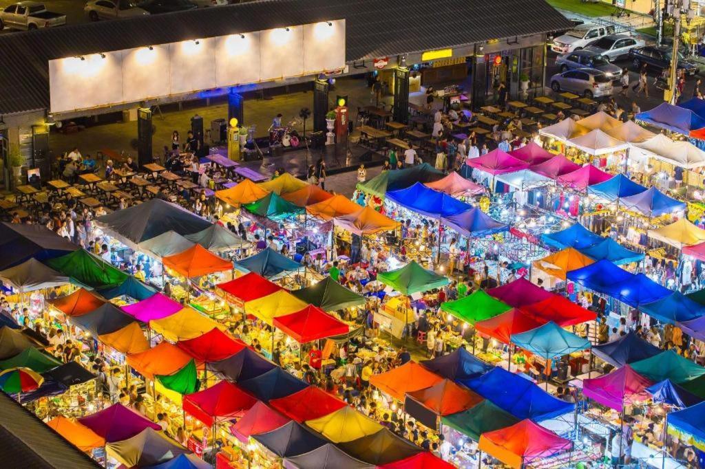 White House Asoke Sukhumvit 18 Hotel Bangkok Ngoại thất bức ảnh